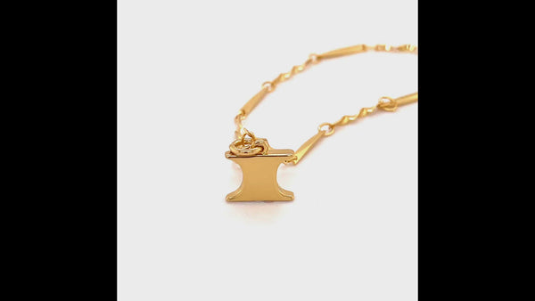 Video shows a 360 video of the I letter pendant including the necklace chain and the wave design on the back of the I pendant. 
